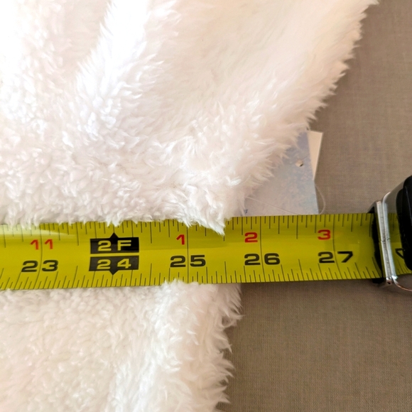 Disney Frozen P Jammy Women's White Fuzzy Top NWT - Picture 10 of 11